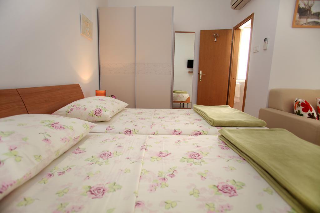 Room Mira Trogir Eksteriør bilde